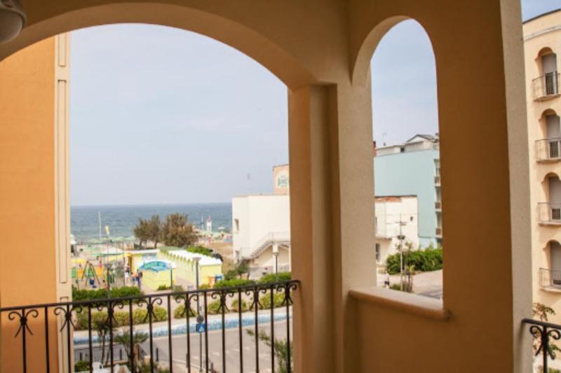 Hotel Merano Misano Adriatico Eksteriør bilde